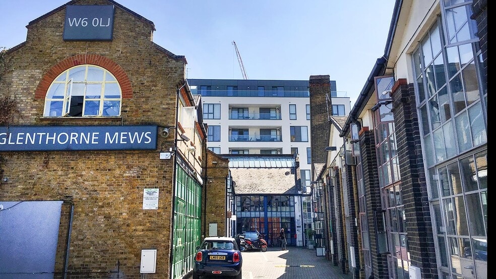 7 Glenthorne Mews, Londres à louer - Photo du bâtiment - Image 1 de 7