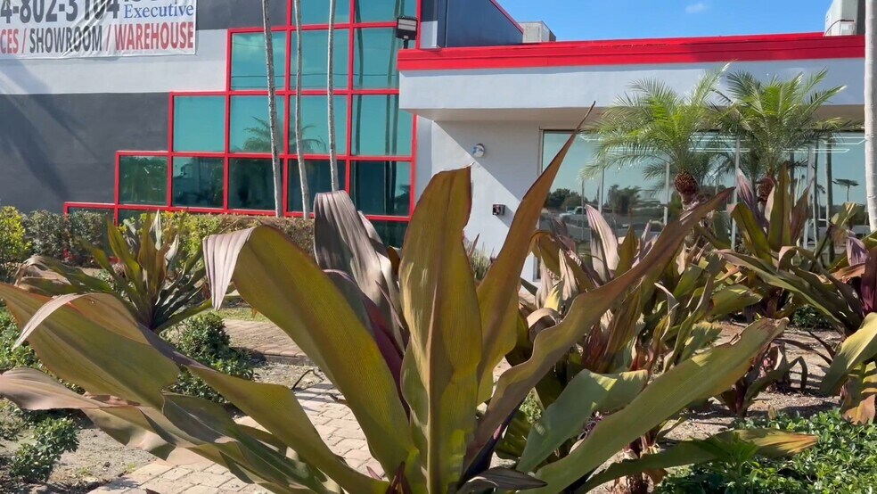 2950 N 28th Ter, Hollywood, FL à louer - Vidéo sur l’inscription commerciale - Image 2 de 22