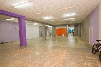 Plus de détails pour Multi-résidentiel à vendre