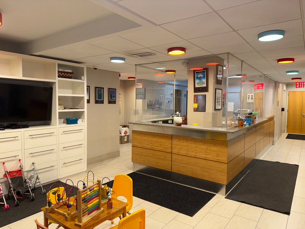 420 W 23rd St, New York, NY 10011 - Unité 1 -  - Photo intérieure - Image 1 of 7