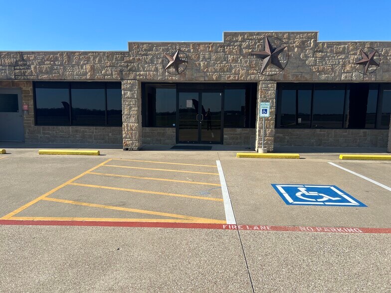 1832 Fm-66, Waxahachie, TX à louer - Photo du bâtiment - Image 1 de 11