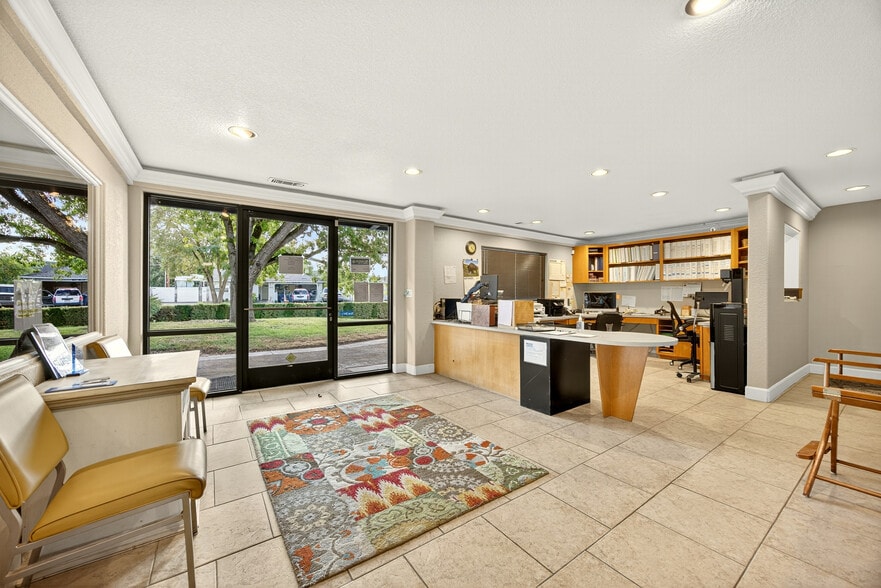 3100 Merriman Rd, Medford, OR for sale - Lobby - Image 3 of 27