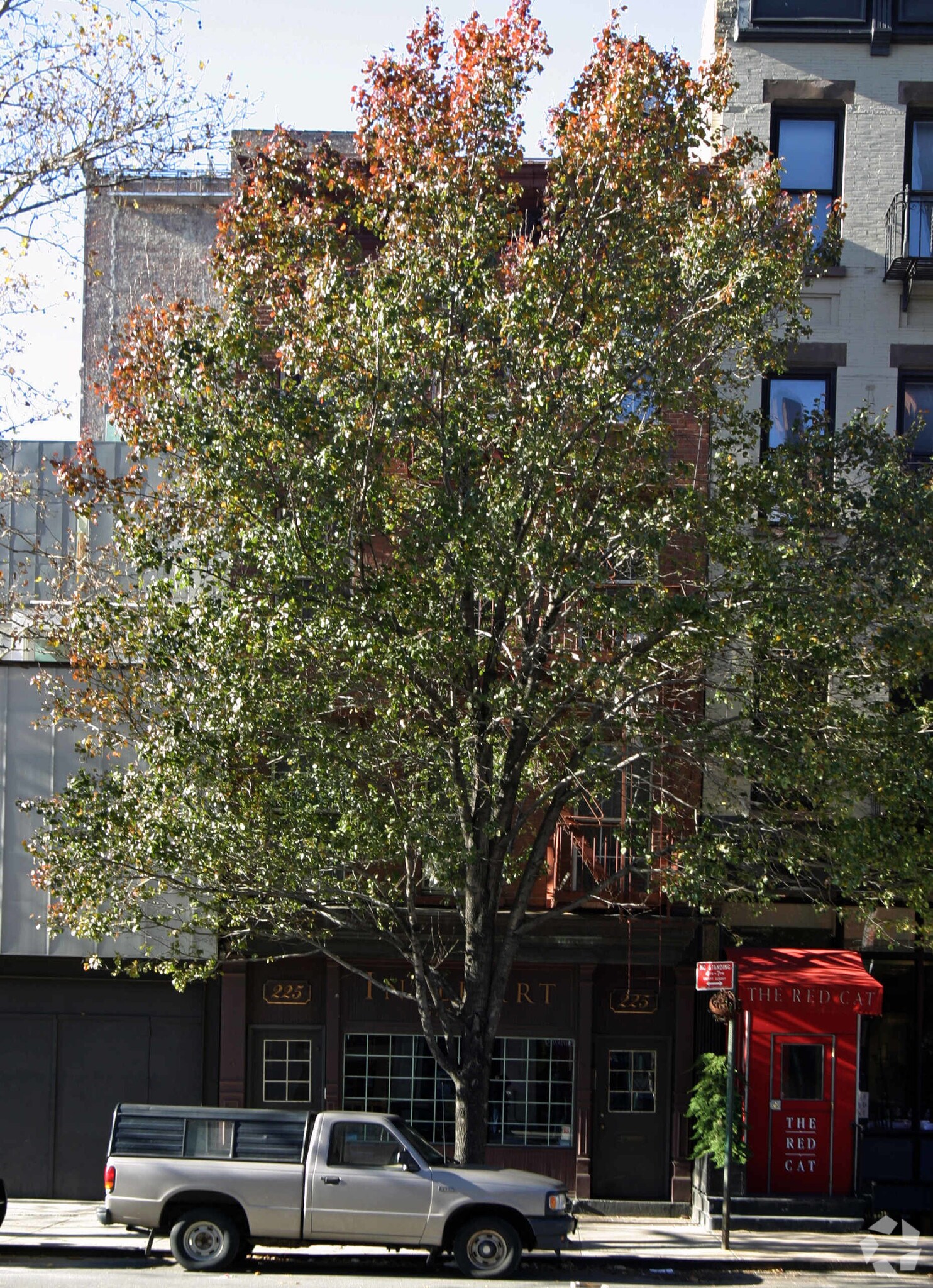 225 Tenth Ave, New York, NY for lease Primary Photo- Image 1 of 3