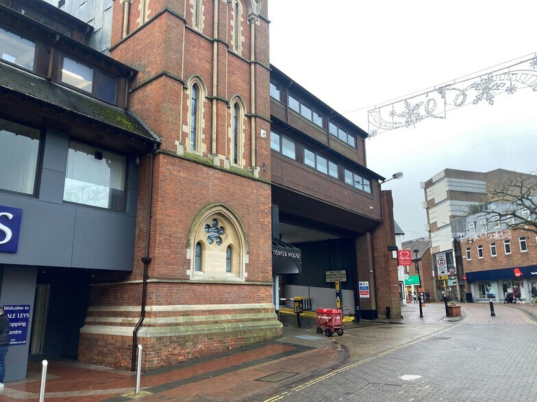 High St, Aylesbury à louer - Photo du bâtiment - Image 3 de 4