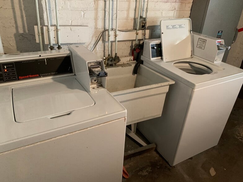 3720-3722 W McLean Ave, Chicago, IL for sale - Interior Photo - Image 3 of 7