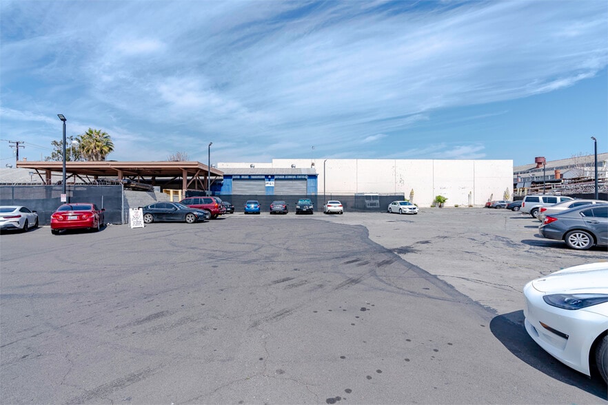 6136-6142 Walker Ave, Maywood, CA for sale - Building Photo - Image 3 of 6