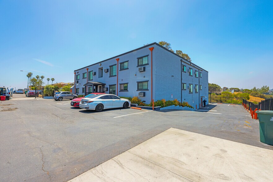 4999 Sterling Ct, San Diego, CA à vendre - Photo du bâtiment - Image 2 de 17