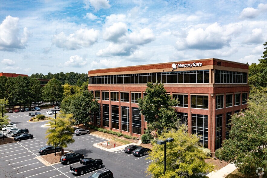 200 Regency Forest Dr, Cary, NC à vendre - Photo du bâtiment - Image 3 de 7