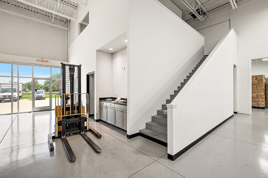 46250 Erb Dr, Macomb Township, MI à louer - Photo intérieure - Image 2 de 7