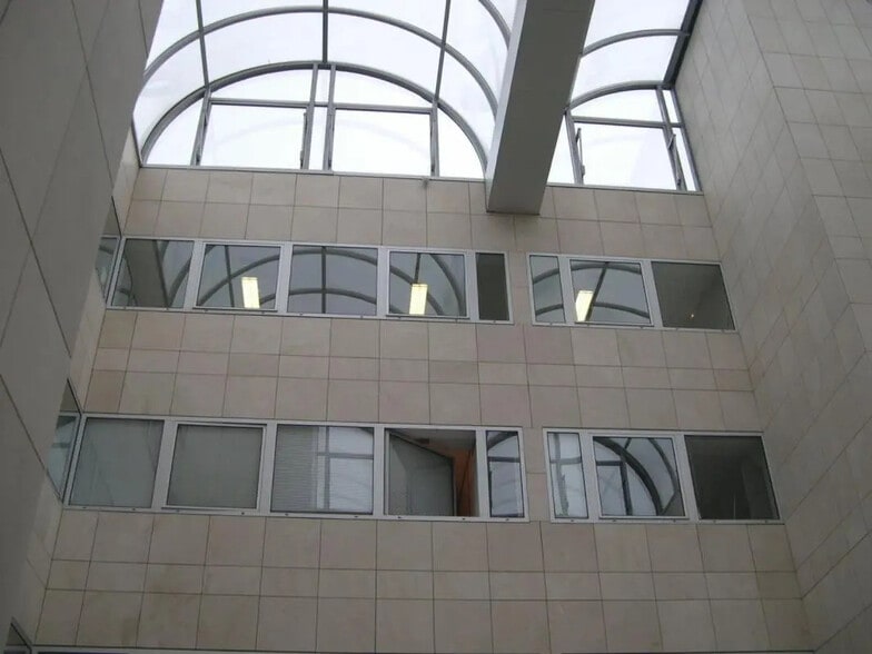 Office in Cergy for lease - Building Photo - Image 3 of 7