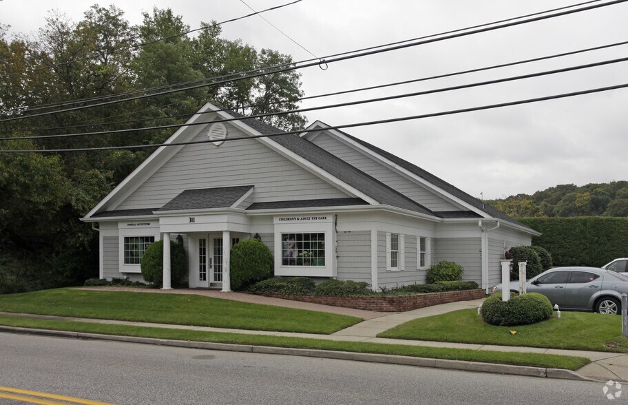 311 Barnum Ave, Port Jefferson, NY à vendre - Photo du bâtiment - Image 1 de 22