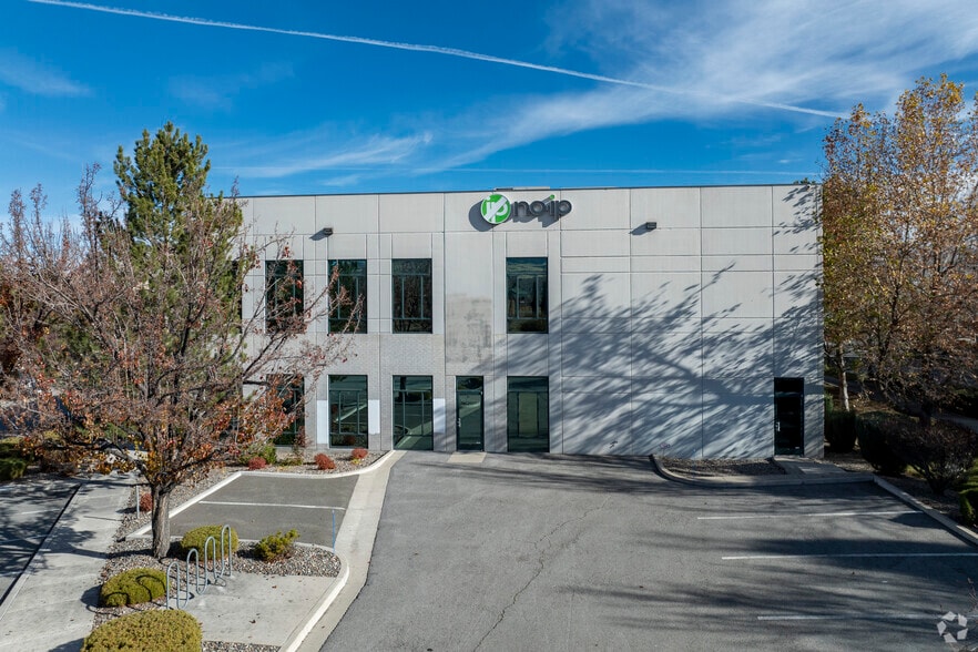 425 Maestro Dr, Reno, NV for lease - Building Photo - Image 2 of 4