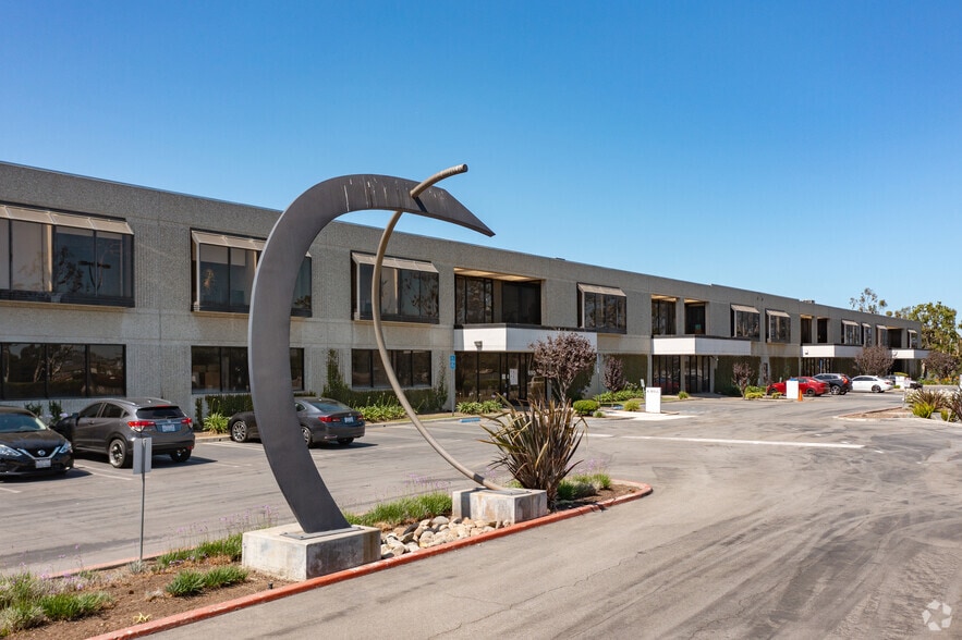 540-550 N Oak St, Inglewood, CA for lease - Building Photo - Image 1 of 9