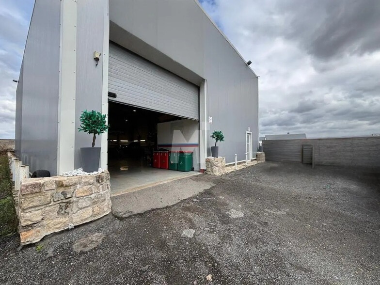 Office in Égly for lease - Building Photo - Image 1 of 7