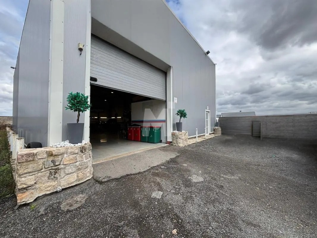 Office in Égly for lease Building Photo- Image 1 of 8