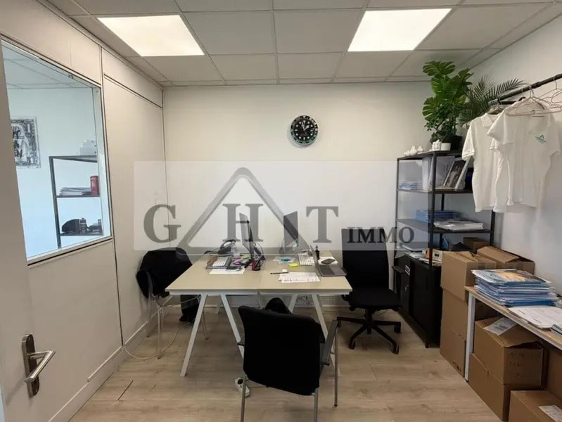 Office in Maisons-Alfort for lease Building Photo- Image 1 of 12