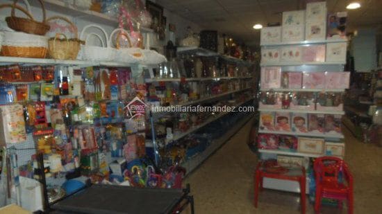 Retail in Cáceres, Cáceres for lease - Building Photo - Image 2 of 9