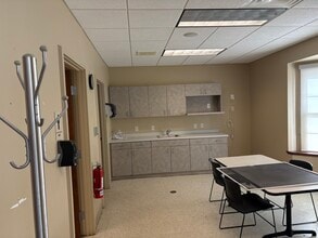 28080 Chardon Rd, Wickliffe, OH à louer Photo intérieure- Image 2 de 5