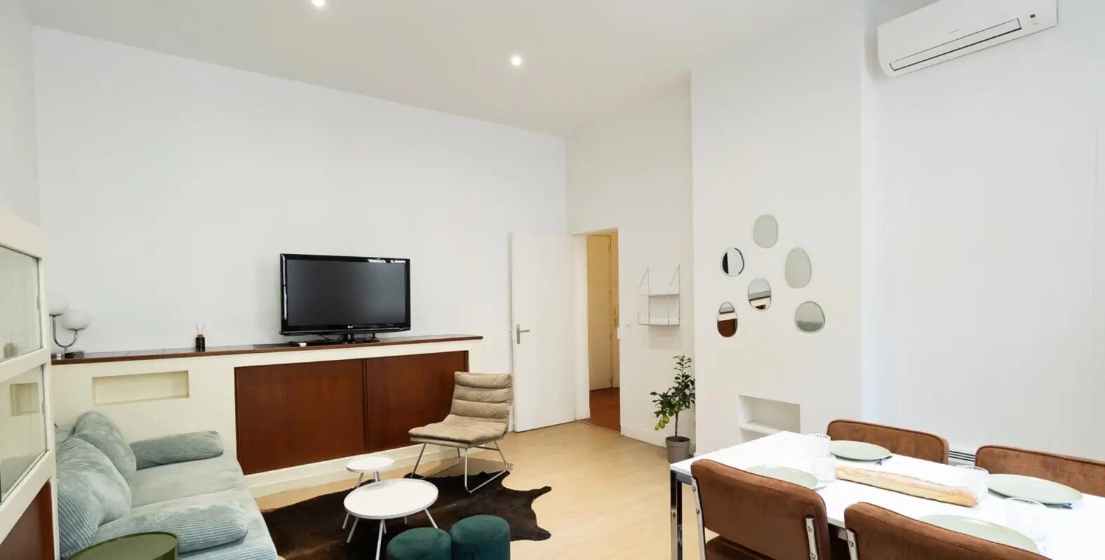 Retail in Marseille for sale Interior Photo- Image 1 of 16