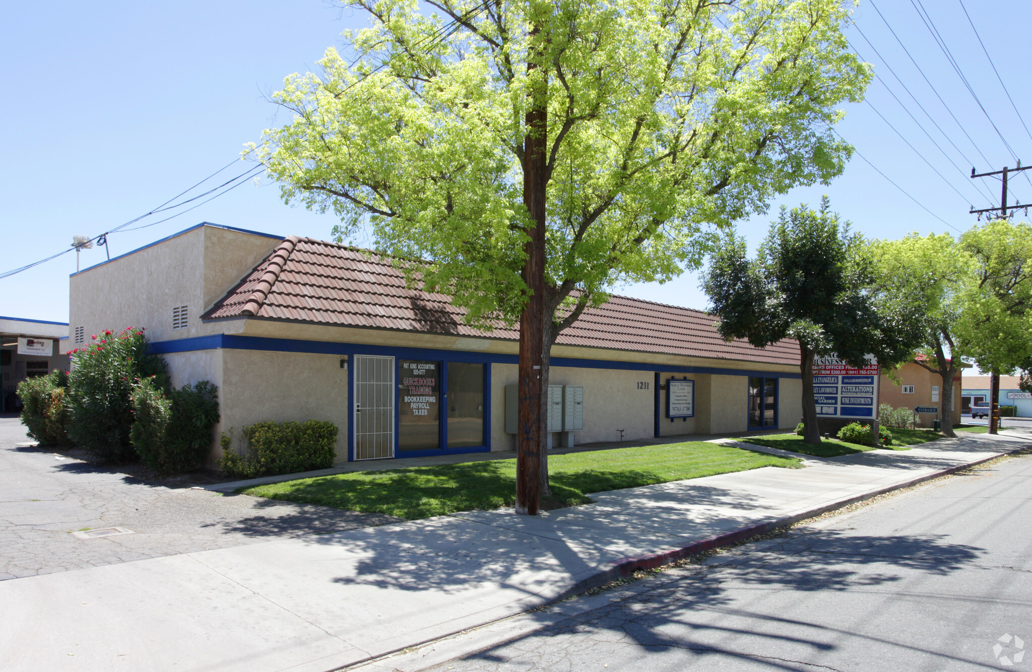 1211 W Acacia Ave, Hemet, CA à louer Photo principale- Image 1 de 5