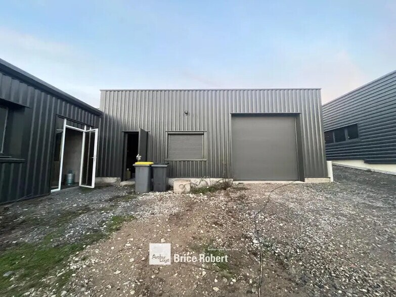 5 Rue Du Grand Chêne, Sainte-Consorce à louer - Photo du bâtiment - Image 2 de 5