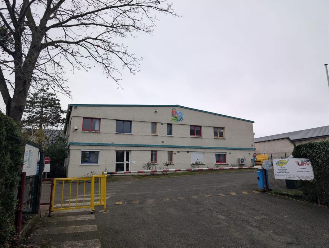 Flex in Buchelay for lease Building Photo- Image 1 of 16