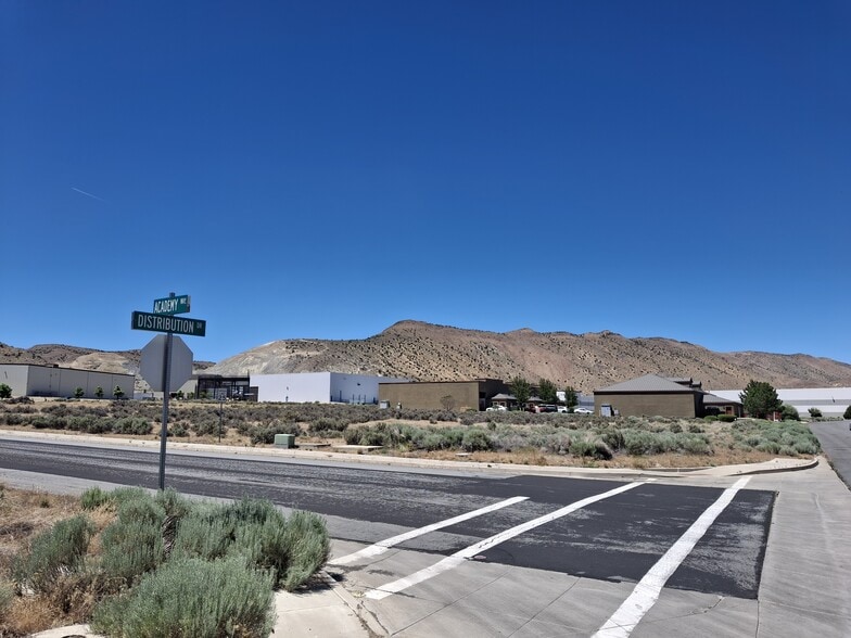 205 Distribution dr, Sparks, NV for sale - Building Photo - Image 3 of 8