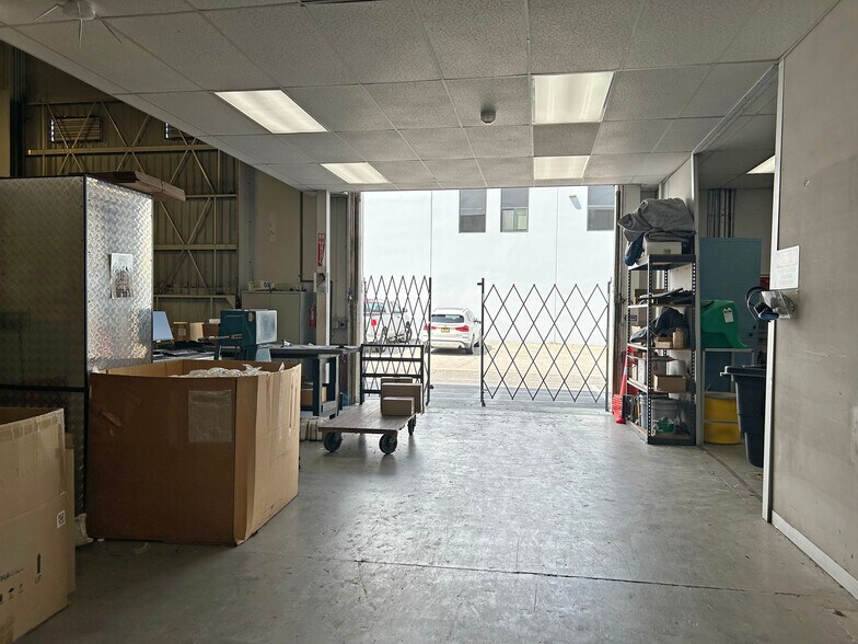 7915-7919 Ajay Dr, Sun Valley, CA à vendre - Photo du bâtiment - Image 3 de 18