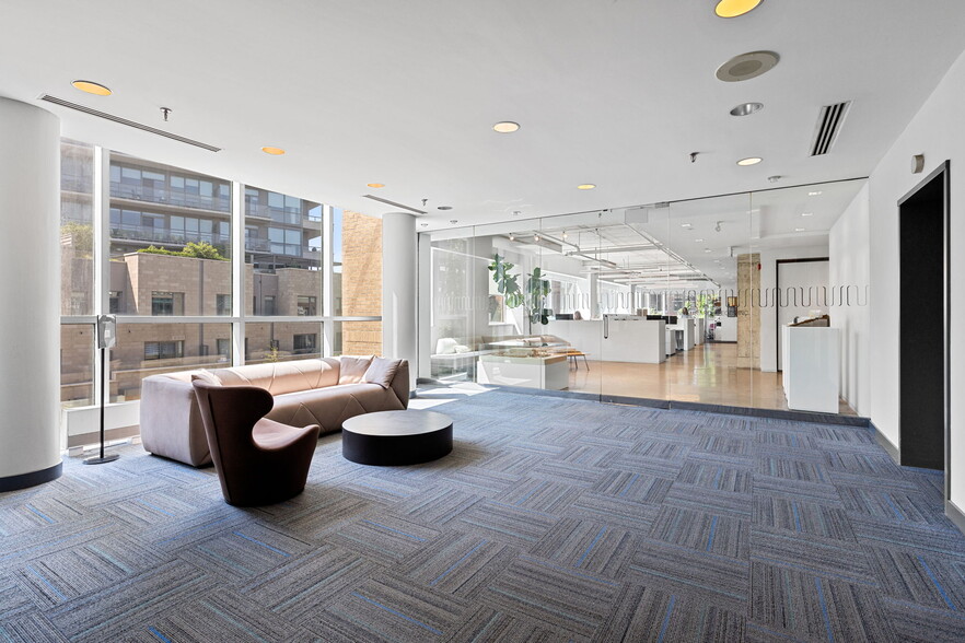160 Pears Ave, Toronto, ON for lease - Building Photo - Image 2 of 5