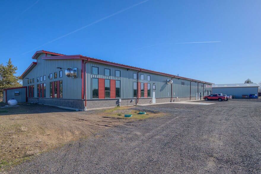 19330 Pinehurst Rd, Bend, OR for sale - Building Photo - Image 3 of 21