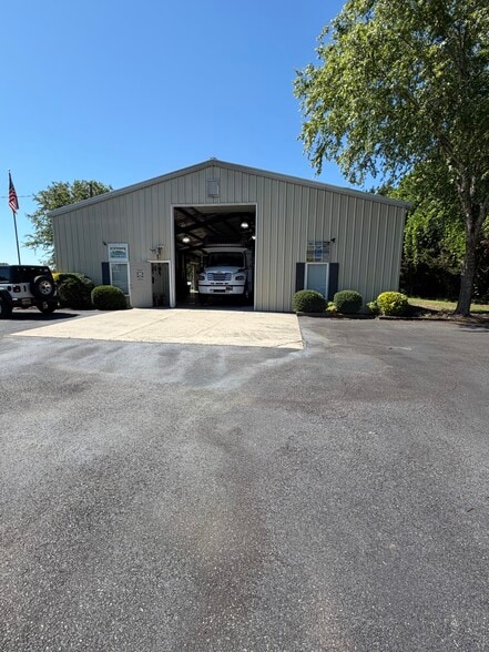 5541 Thompson Bridge Rd, Murrayville, GA for sale - Building Photo - Image 2 of 16