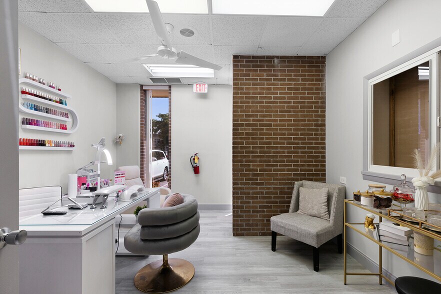 3900 Broadway Plaza portefeuille de 4 propriétés à vendre sur LoopNet.ca - Photo du bâtiment - Image 3 de 51