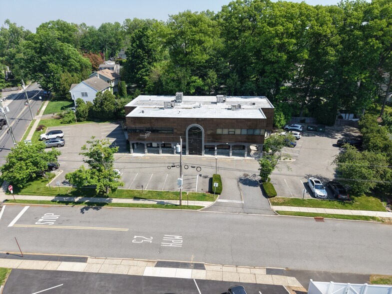 171 N Franklin Tpke, Waldwick, NJ à louer - Photo du bâtiment - Image 2 de 5