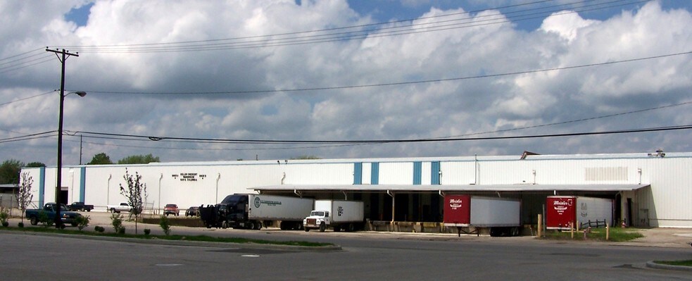820 E Columbia St, Evansville, IN à louer - Photo du bâtiment - Image 1 de 5