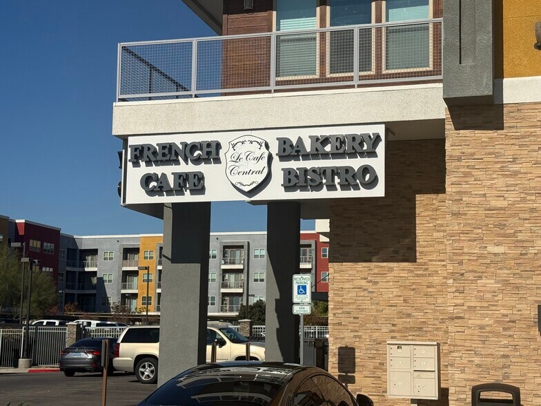 3616 Spring Mountain Rd, Las Vegas, NV à louer - Photo du bâtiment - Image 3 de 23