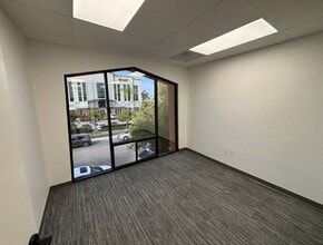 910 W San Marcos Blvd, San Marcos, CA for lease Interior Photo- Image 2 of 9