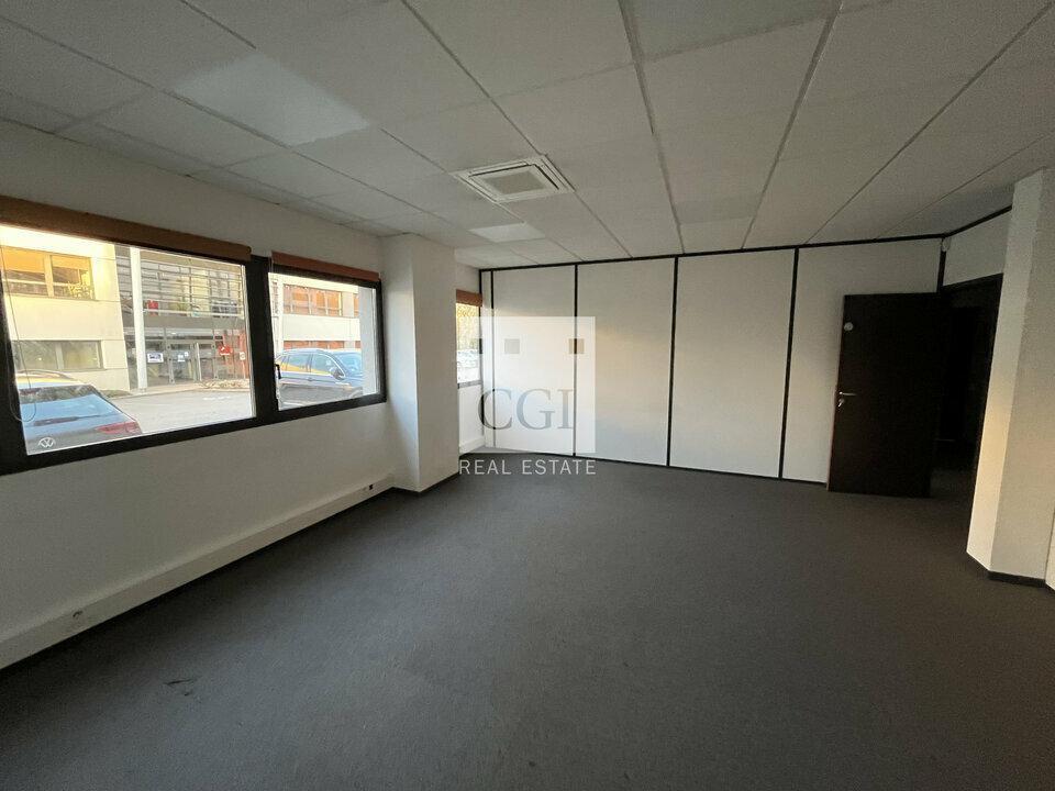 Office in Saint-Priest for lease Interior Photo- Image 1 of 1