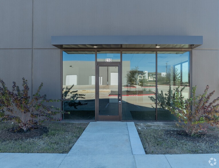 1300 Westinghouse Rd, Georgetown, TX for lease - Building Photo - Image 3 of 12