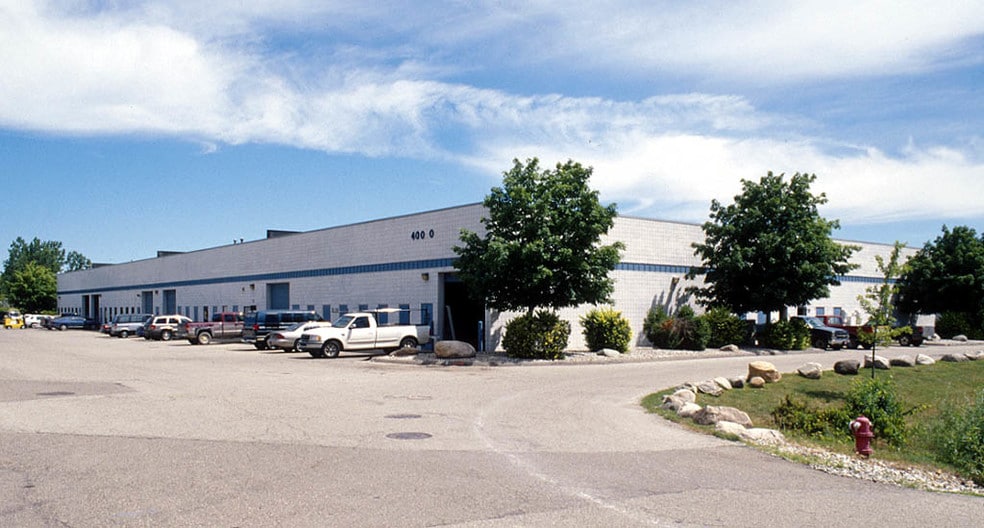 40040 Grand River Ave, Novi, MI for lease - Building Photo - Image 2 of 7