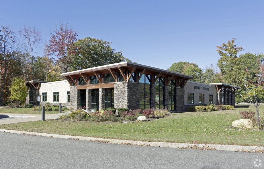 8 Corporate Dr, Belmont, NH for sale - Primary Photo - Image 1 of 1