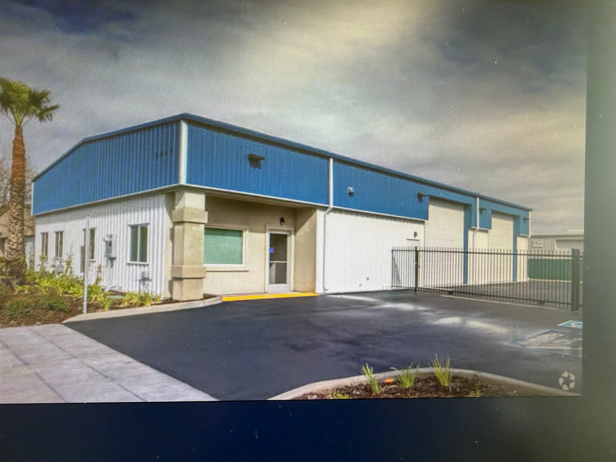 5889 E Clinton Ave, Fresno, CA for lease Interior Photo- Image 1 of 1