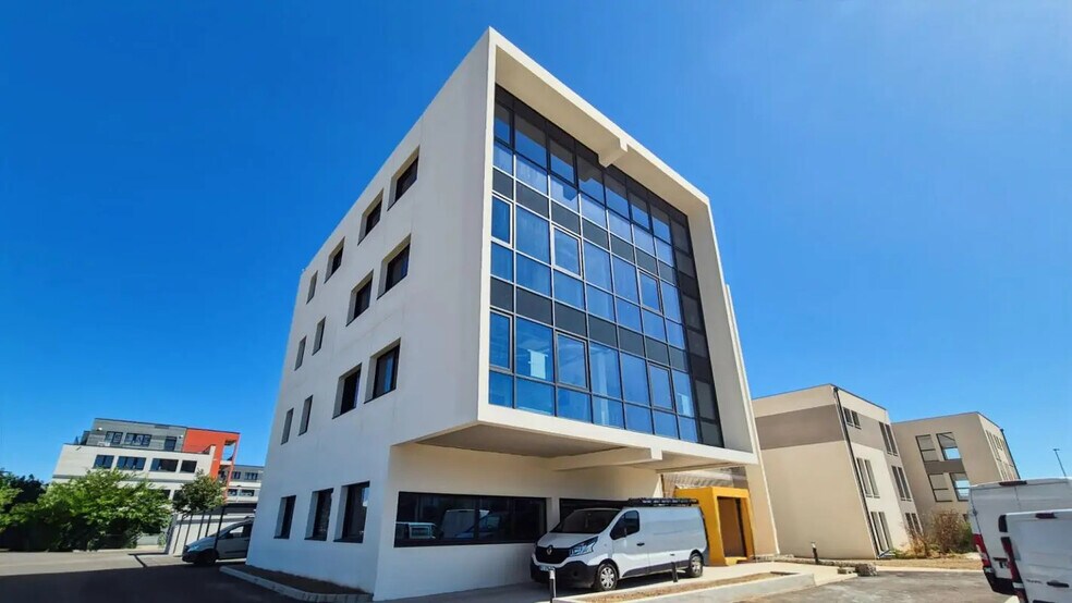 Office in Avignon for sale - Building Photo - Image 2 of 6