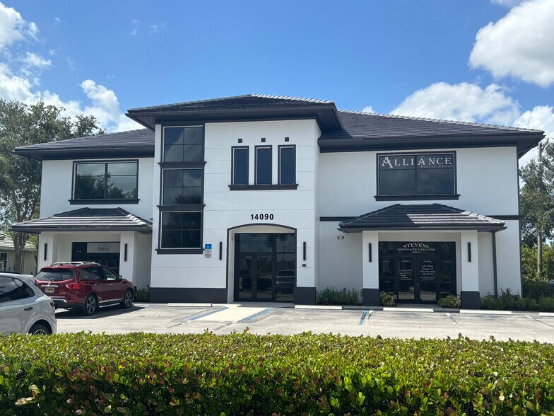 14090 Metropolis Ave, Fort Myers, FL à louer - Photo du bâtiment - Image 3 de 19