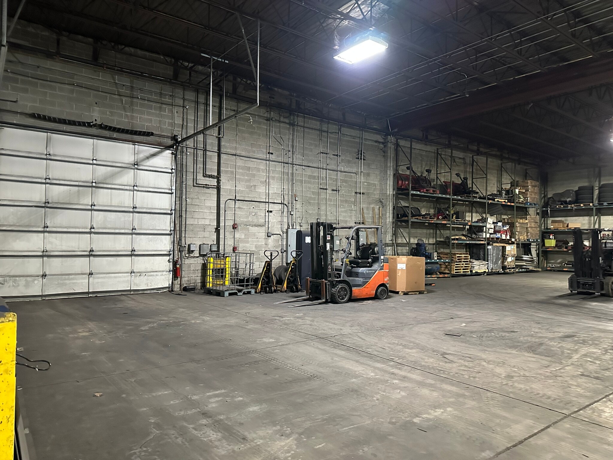 1121-1123 N Ellis St, Bensenville, IL for lease Interior Photo- Image 1 of 4