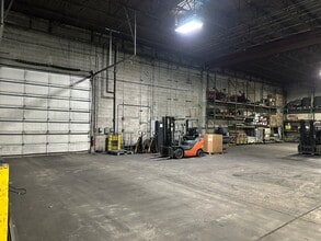 1121-1123 N Ellis St, Bensenville, IL for lease Interior Photo- Image 1 of 4