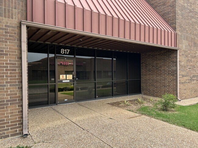 More details for 817 Greenview Dr, Grand Prairie, TX - Flex for Lease