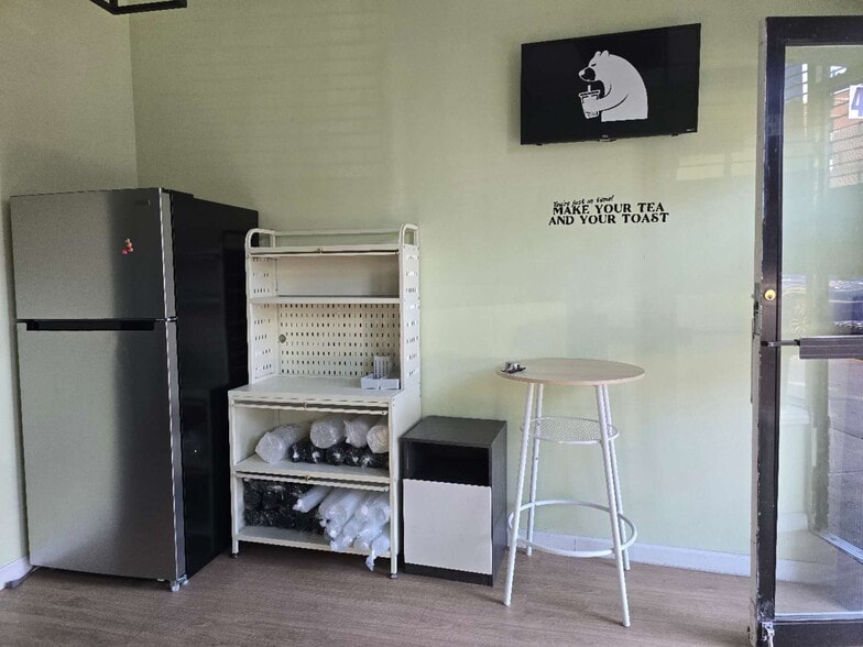 6902 Woodside Ave, Woodside, NY for lease - Building Photo - Image 2 of 8