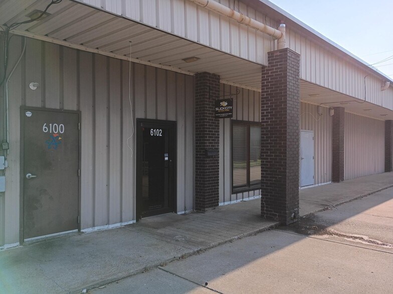 6100-6112 N Illinois St, Fairview Heights, IL à louer - Photo du bâtiment - Image 3 de 3