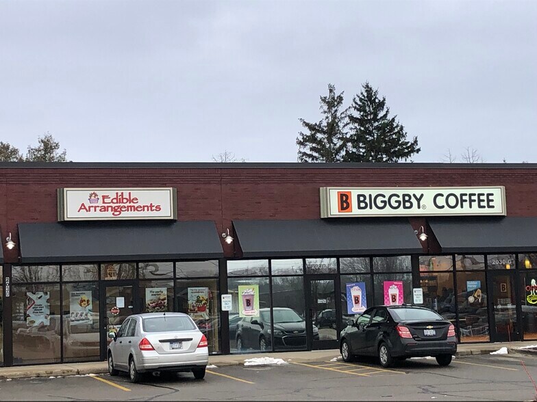 2030-2058 Lake Michigan Dr, Grand Rapids, MI for lease - Building Photo - Image 2 of 9