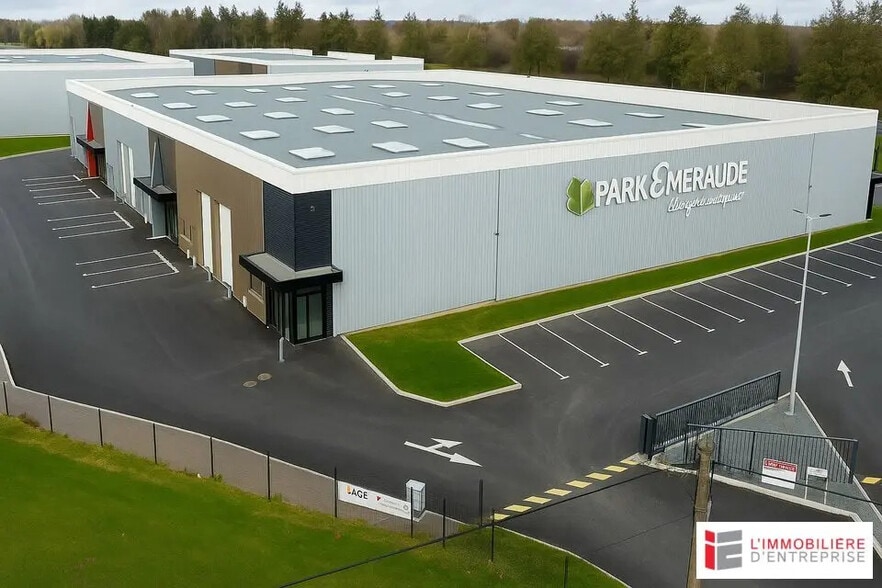 Office in Rennes for lease - Building Photo - Image 1 of 6